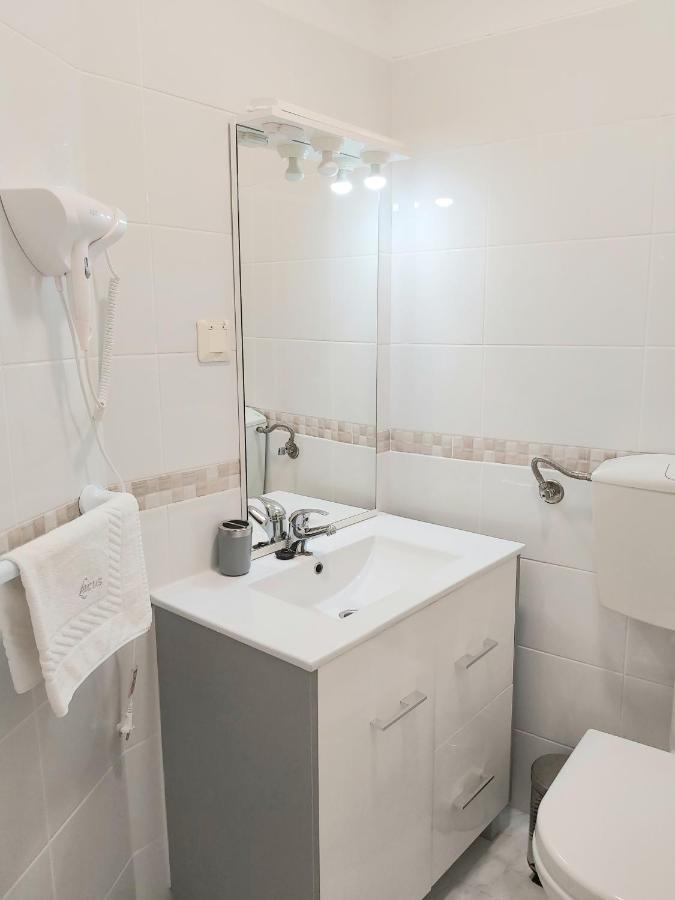 Lacus Town * Lagos